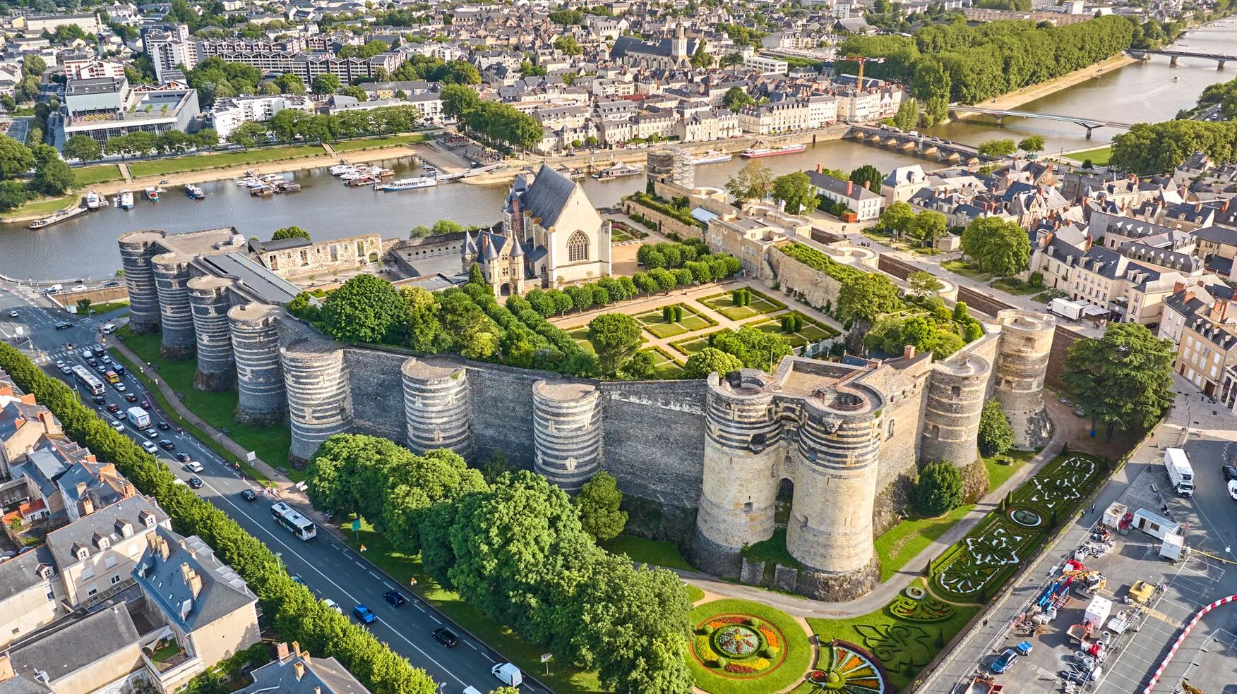 chateau-angers-vue-aerienne