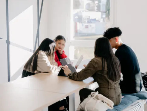 IHECF class&eacute;e Top 3 par ceux qui y &eacute;tudient