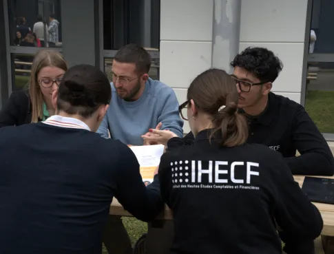 Apr&egrave;s le bac, cap sur la compta