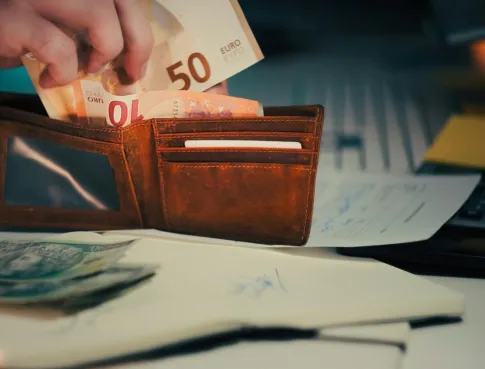 Devenir expert en paie : comp&eacute;tences cl&eacute;s qui font la diff&eacute;rence sur le march&eacute;