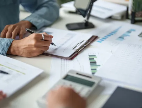 Pr&eacute;parer un master en comptabilit&eacute; : le tremplin vers l'expertise