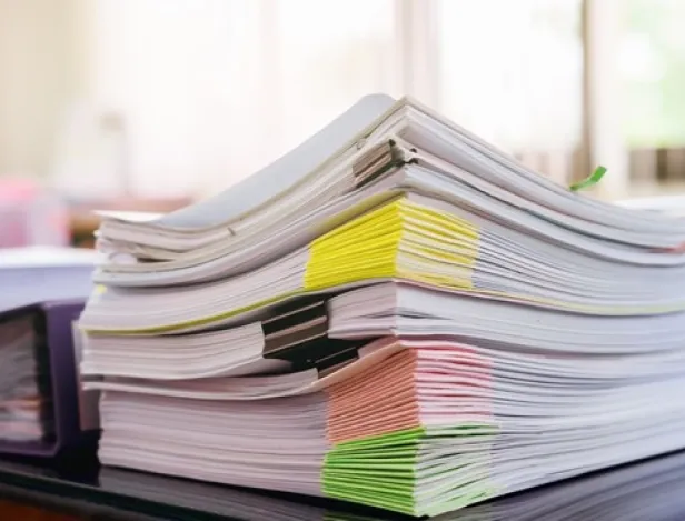 pile-feuilles-dossier-IHECF-Lyon