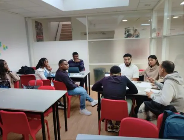 etudiants-business-game-IHECF-Paris
